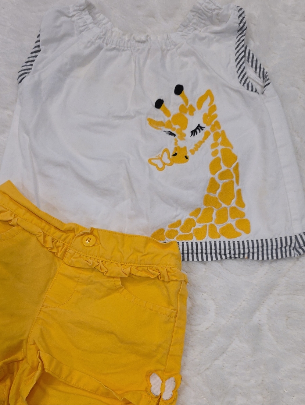 Gymboree White & Yellow Giraffe Tank Top with Yellow Shorts